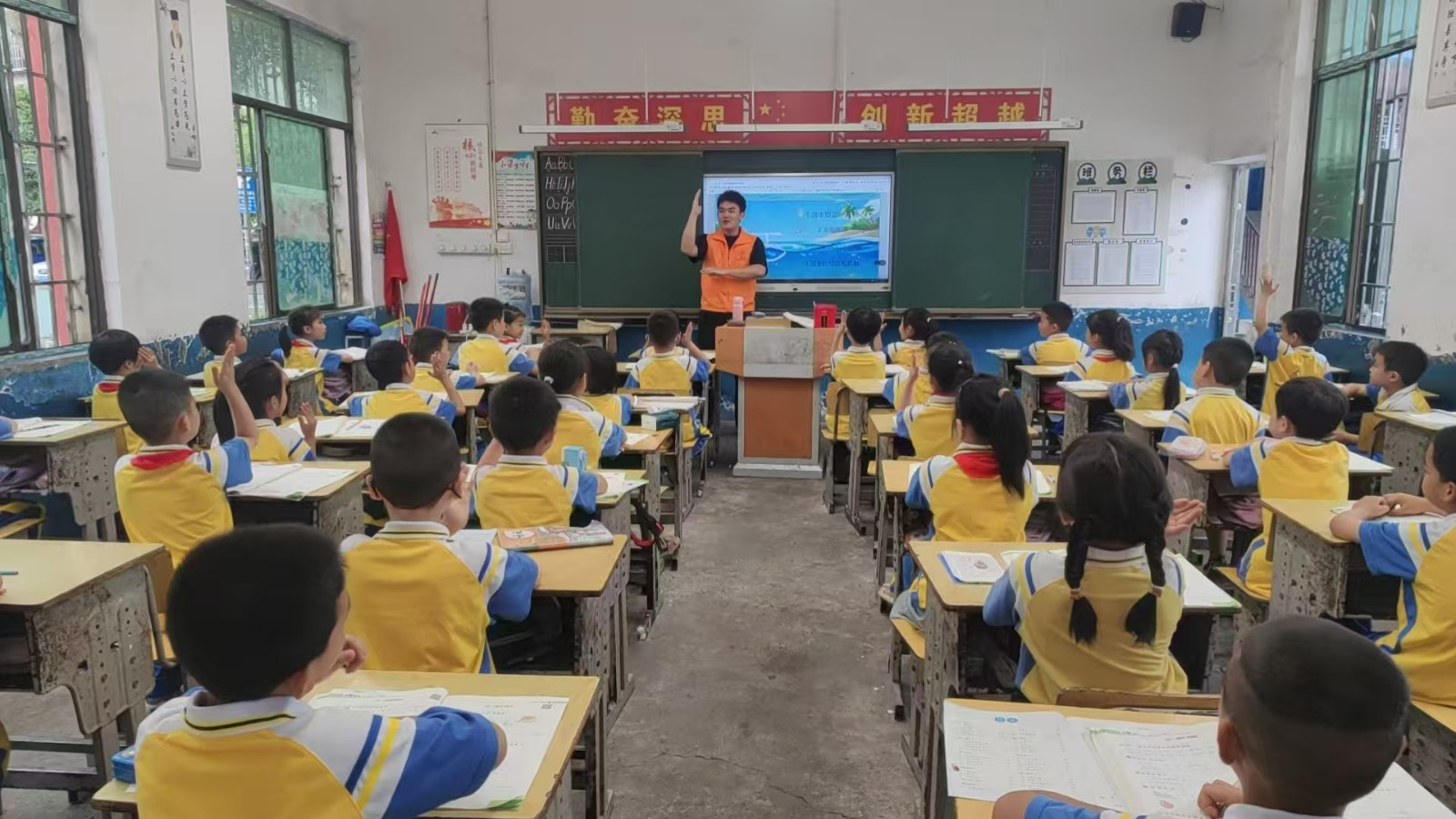 防溺水教育宣講團走進校園，筑牢學生安全防線