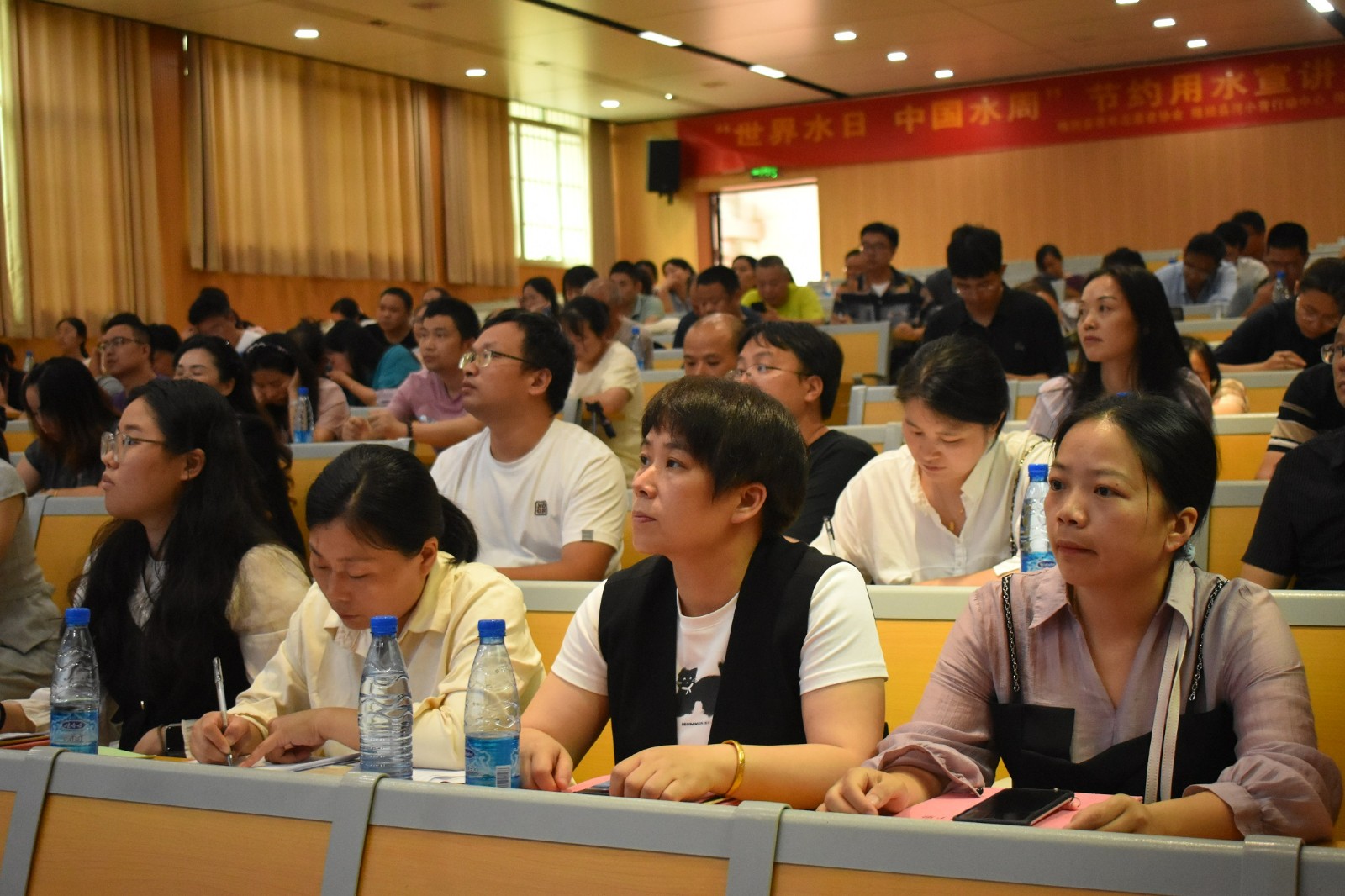 隆回二中舉行主題式校本研修全員培訓(xùn)開(kāi)班儀式