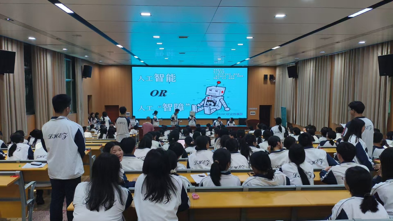 隆回二中舉行第22屆研究性學習課題成果展