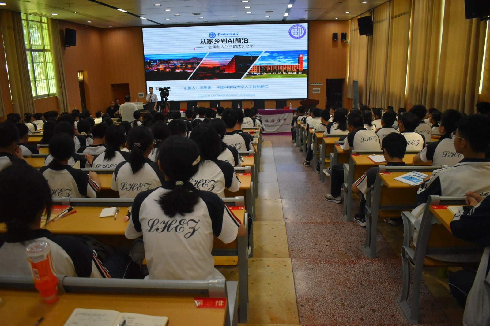 “走進邵陽助學公益行 ”宣講團到隆回二中講學助力學子逐夢高考