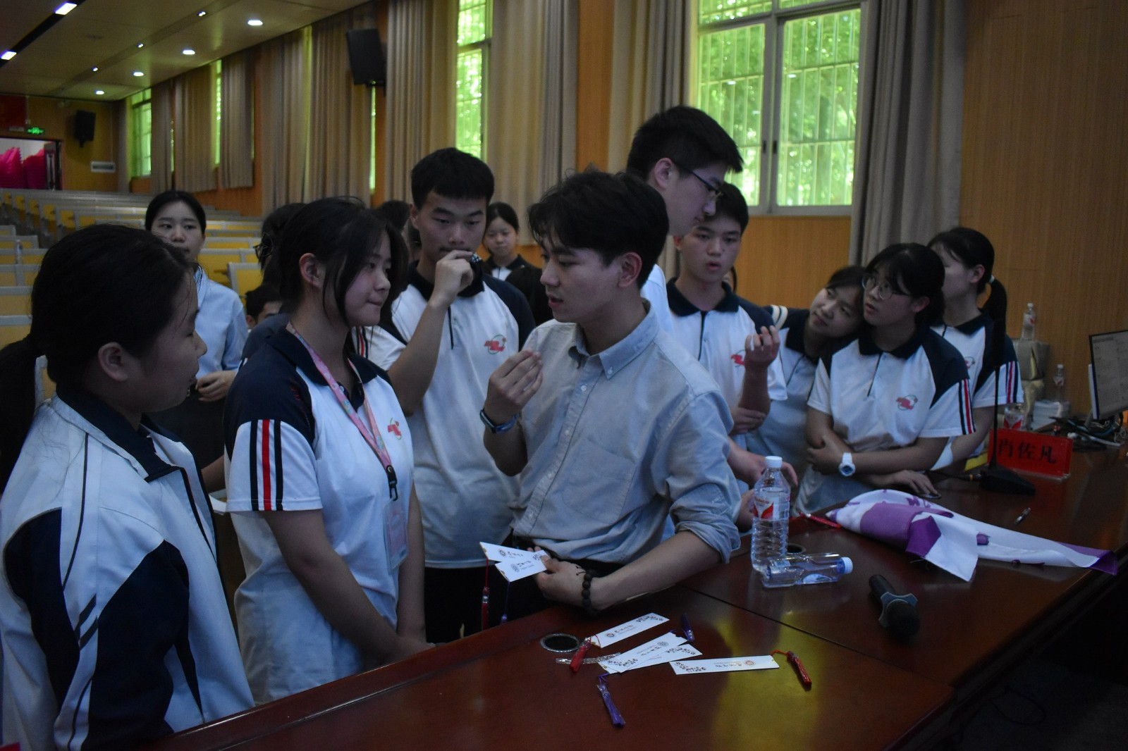 “走進邵陽助學公益行 ”宣講團到隆回二中講學助力學子逐夢高考