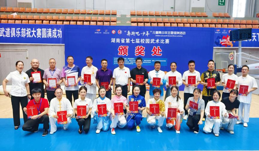 大祥區(qū)第一中學(xué)武術(shù)隊閃耀省賽，勇摘桂冠載譽歸