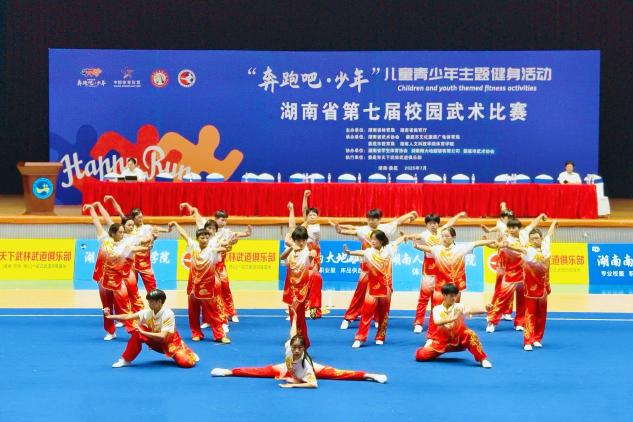 大祥區(qū)第一中學(xué)武術(shù)隊閃耀省賽，勇摘桂冠載譽歸
