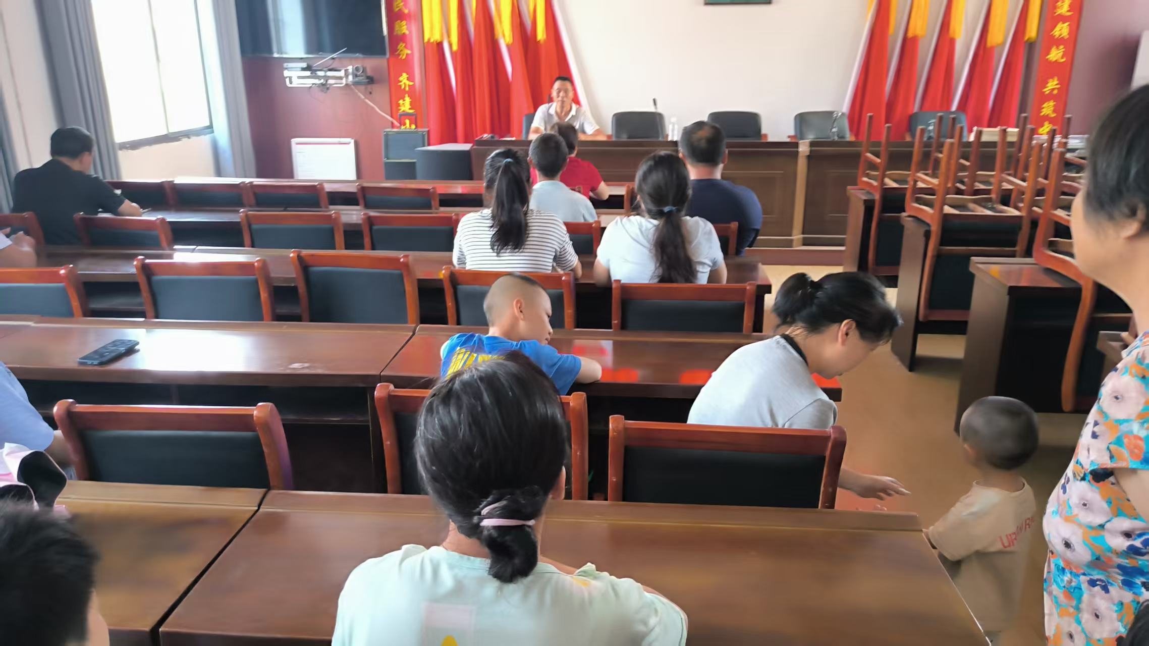 邵陽(yáng)縣梽木山中學(xué)開展暑期安全再教育進(jìn)村