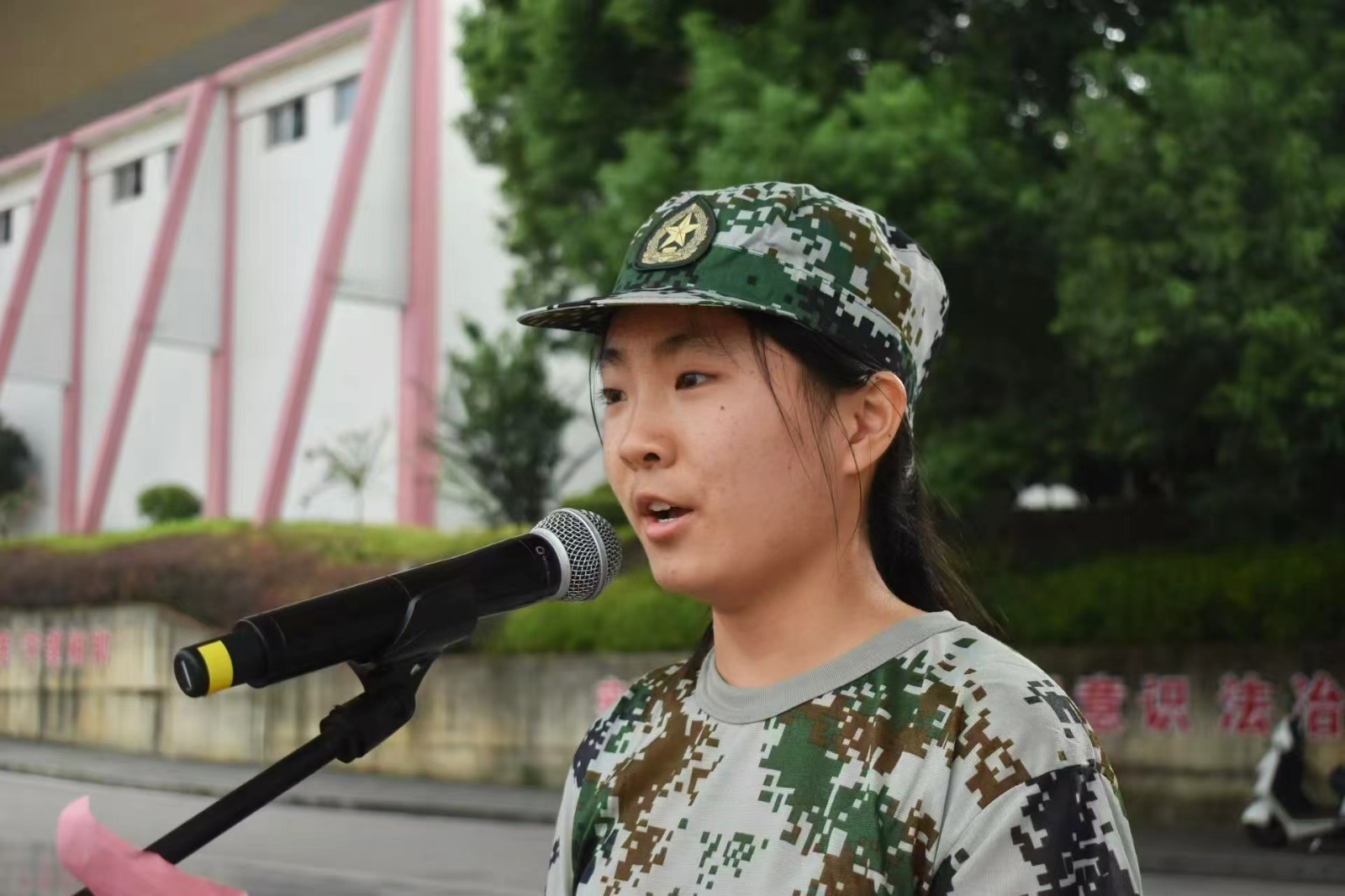 隆回二中舉行2025級(jí)高一新生軍訓(xùn)動(dòng)員大會(huì)